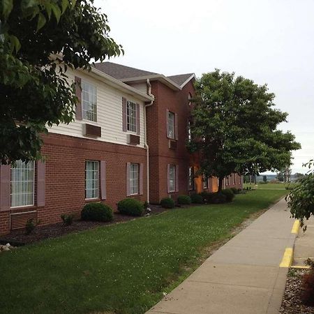 Country Hearth Inn & Suites Willard Exteriör bild