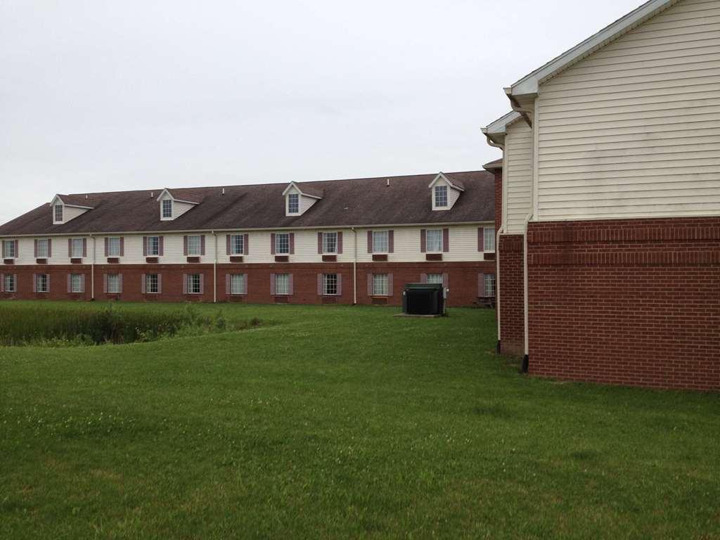 Country Hearth Inn & Suites Willard Exteriör bild
