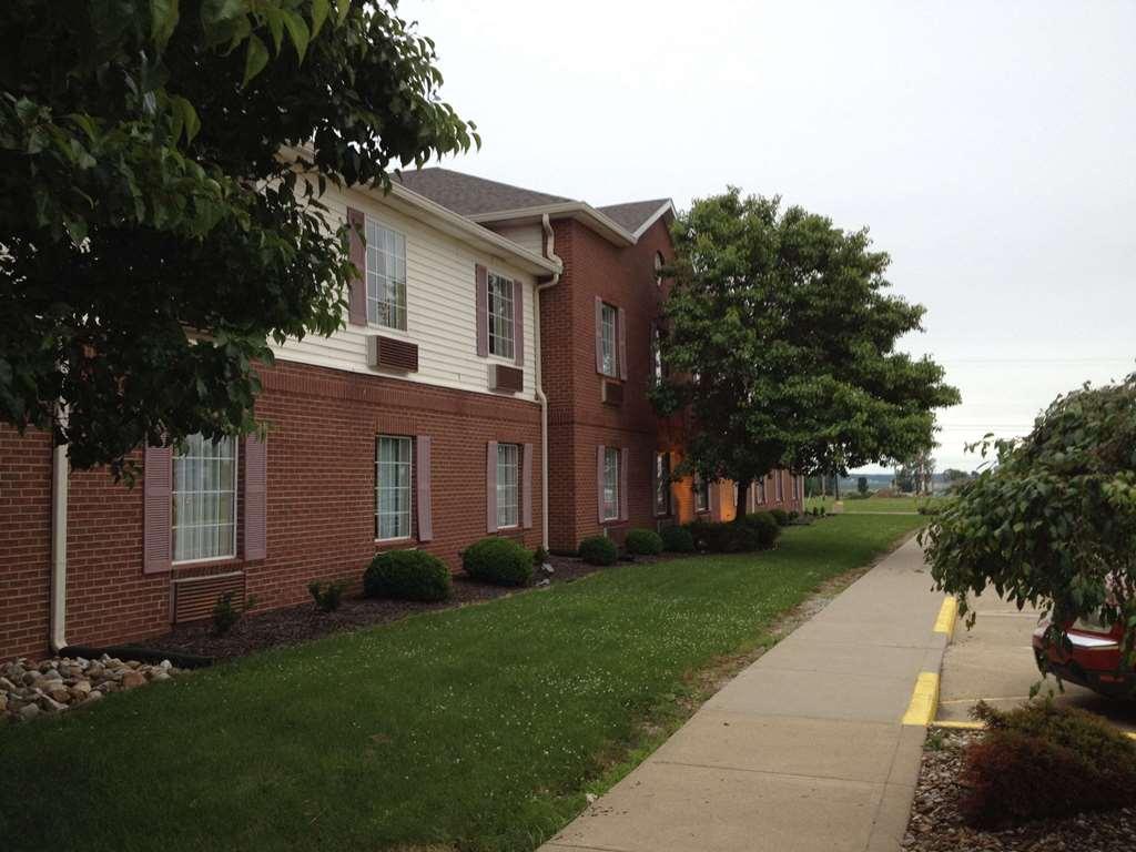 Country Hearth Inn & Suites Willard Exteriör bild