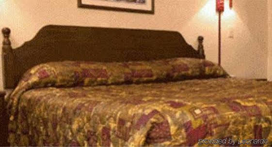 Country Hearth Inn & Suites Willard Exteriör bild